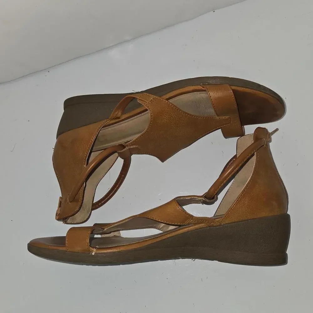 0253 Wedge Sandals Brown Peep Toes Faux Wedge Heels Size 8.5